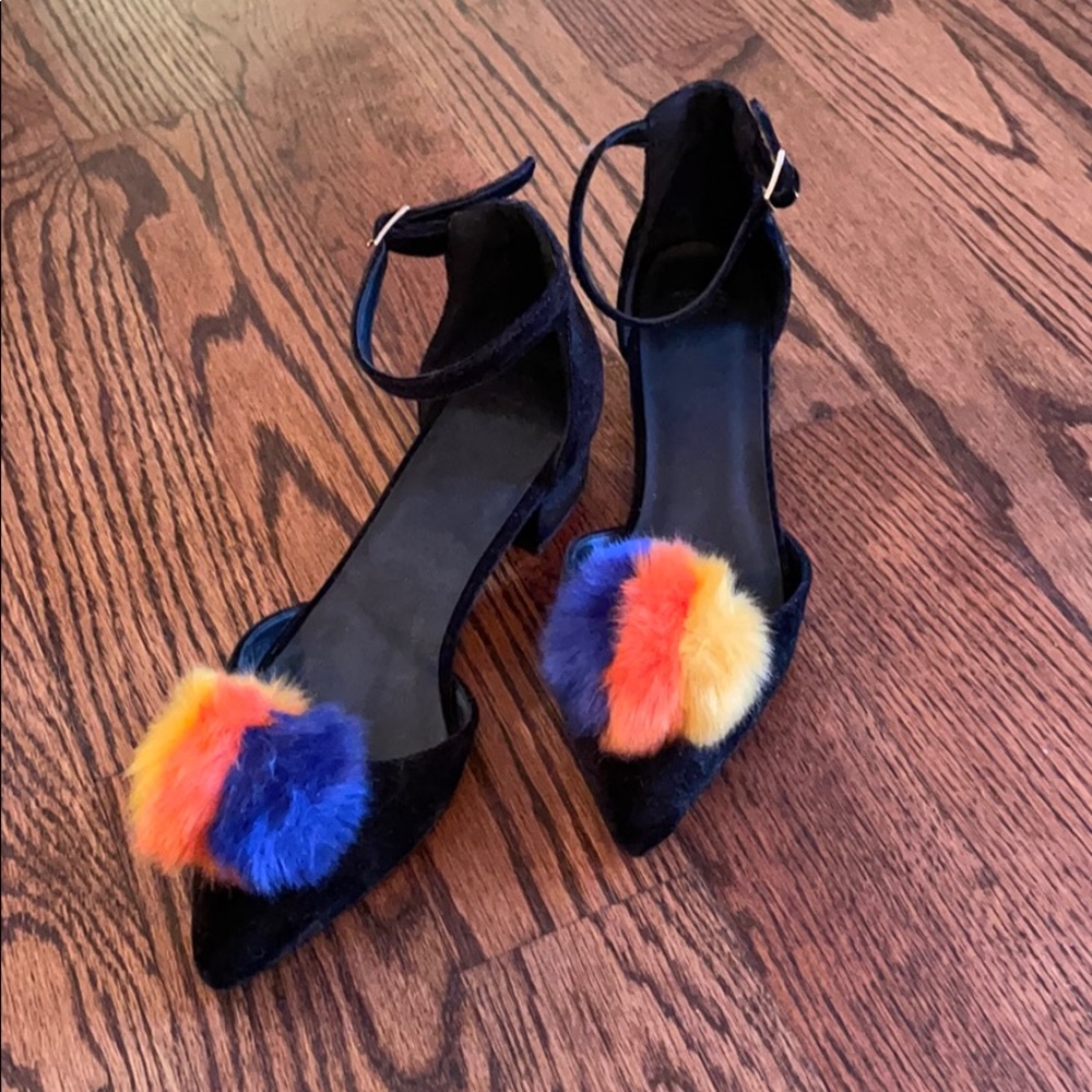 Black Velvet shoes with pompom